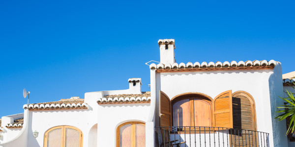 Pintar Fachadas de Casas Unifamiliares / Chalets en Tarragona · Pinturas para Pintado de Fachadas Metálicas o de Hormigón