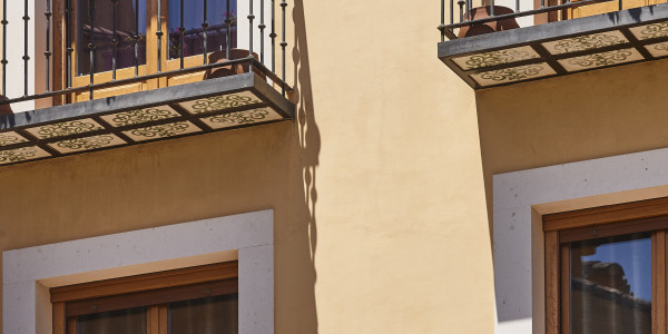 Pintar Fachadas de Casas Unifamiliares / Chalets en Tarragona · Pintura anticorrosiva para Barandillas, Rejas y otros Elementos