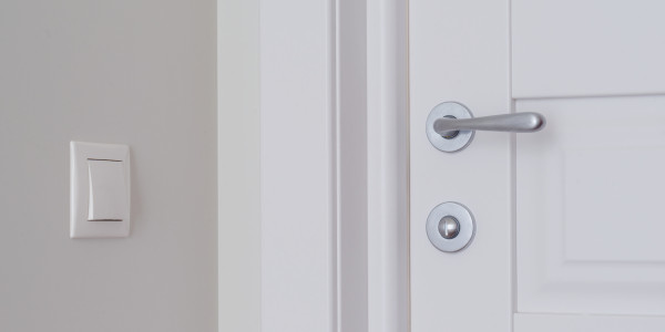 Pintar Fachadas y Patios de Luces de Comunidades Vecinos / Propietarios Tarragona · Pintura para Pintado de Puertas Privadas de Vecinos