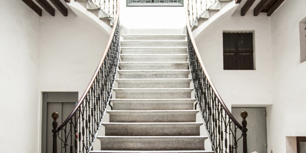 Rehabilitación y Restauración de Fachadas en Tarragona · Pintado de Escaleras, Patios Interiores, Patios de Luces, Ascensores