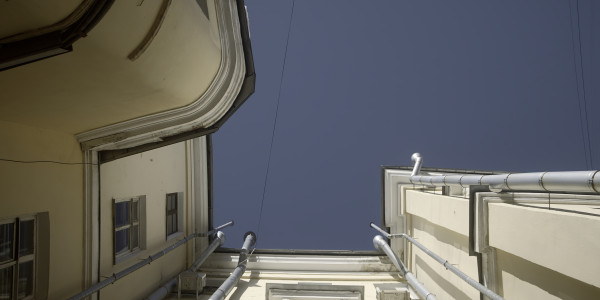 Trabajos Verticales en Fachadas de Edificios / Viviendas en Tarragona · Pintado de Edificios Altos, Patios Interiores de Luces y Estructura Complejas