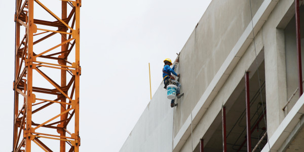 Trabajos Verticales en Fachadas de Edificios / Viviendas en Tarragona · Pintar Edificios de Construcción de Obra Nueva